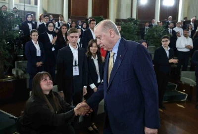 Cumhurbaşkanı Erdoğan, gen&ccedil;ler ve milli sporcularla bir araya geldi

