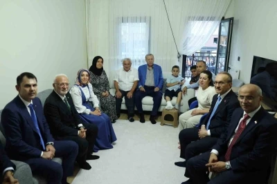 Cumhurbaşkanı Erdoğan, Malatya’da depremzede bir aileyi ziyaret etti
