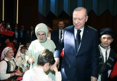 Cumhurbaşkanı Erdoğan: "İnsanlık zincirinin ebediyet halkası olan siz &ccedil;ocuklarımız geleceğimizi şekillendireceksiniz"
