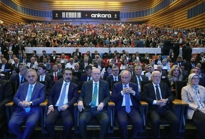 Cumhurbaşkanı Erdoğan: "Siyasi rakiplerimiz koltuk kavgası verirken biz T&uuml;rkiye&rsquo;yi geleceğe hazırlamanın m&uuml;cadelesini veriyoruz"
