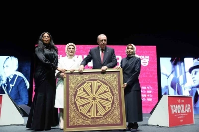 Cumhurbaşkanı Erdoğan, &quot;Türkiye’de uyuyanları uyandırmaya bir şule yetmiştir&quot;
