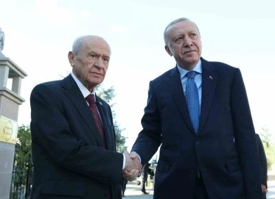 Cumhurbaşkanı Recep Tayyip Erdoğan, MHP Genel Başkanı Devlet Bahçeli ile Beştepe’de bulunan konutunda bir araya geldi.
