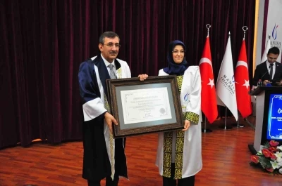 Cumhurbaşkanı Yardımcısı Cevdet Yılmaz’a MCBÜ’de ‘Fahri Profesörlük’ unvanı
