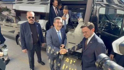 Cumhurbaşkanı Yardımcısı Yılmaz: "T&uuml;rkiye, &ccedil;evresindeki t&uuml;m krizlere rağmen istikrarını koruyor"
