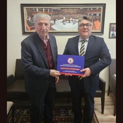 Cumhurbaşkanlığı Y&uuml;ksek İstişare Kurulu &Uuml;yesi K&ouml;ksal Toptan, Rekt&ouml;r &Ouml;z&ouml;l&ccedil;er&rsquo;i makamında kabul etti

