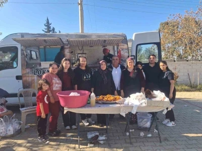 Cumhuriyet Bayramı’nda çocuklara lokma hayrı
