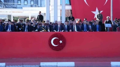 Cumhuriyet’in 102. yıl dönümü Vatan Caddesi’nde coşkuyla kutlandı
