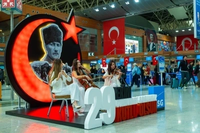 Cumhuriyet’in 102. yılı Sabiha Gökçen Havalimanı’nda coşkuyla kutlandı
