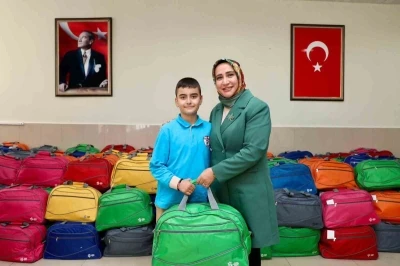 Cumhuriyetin 102. yılında öğrencilere anlamlı hediye
