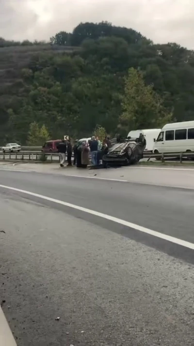 D-100’de sürücüsünün kontrolünden çıkan otomobil takla attı: 1 yaralı
