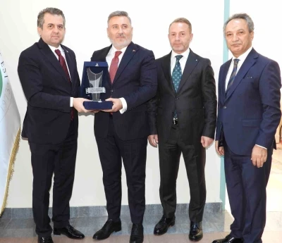 DAİMFED&rsquo;den hastaneye 15 konteyner medikal ve sarf malzemesi desteği
