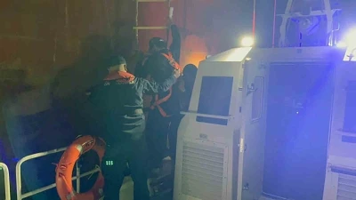 Dalaman açıklarında ticari gemide yaralanan vatandaşa Sahil Güvenlikten tıbbi tahliye

