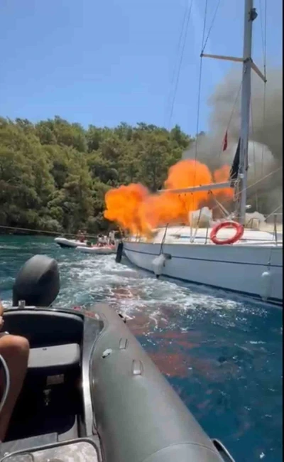 Dalaman’da özel tekne denizin ortasında cayır cayır yandı
