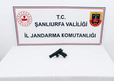 Damadın ateşlediği silahtan &ccedil;ıkan yorgun mermi vatandaşı yaraladı
