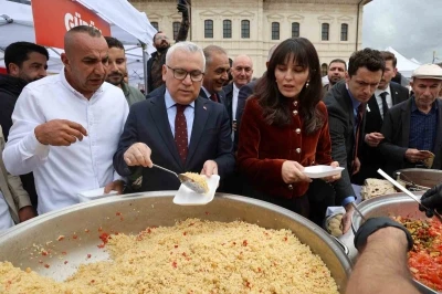 Damak &ccedil;atlatan Sivas lezzetleri g&ouml;r&uuml;c&uuml;ye &ccedil;ıktı

