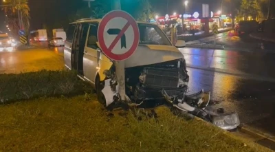 Danimarkalı aile, tur minibüslerinin kazasında hafif yaralandı
