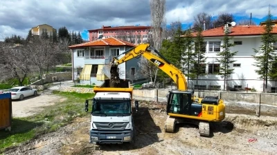 Darende&rsquo;de İl&ccedil;e Halk K&uuml;t&uuml;phanesi i&ccedil;in ilk kazma vuruldu

