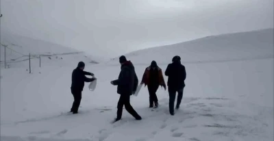 Darende&rsquo;de &ouml;ğretmen ve &ouml;ğrencilerden yaban hayvanlarını unutmadı
