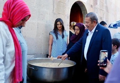 Darende&rsquo;de Tarihi Yusuf Paşa Bedesteni&rsquo;nde aşure bereketi
