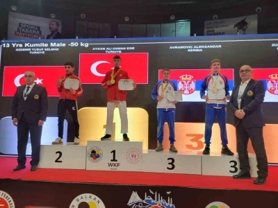 Darıcalı karateciler Balkan Şampiyonası&rsquo;ndan madalyalarla d&ouml;nd&uuml;
