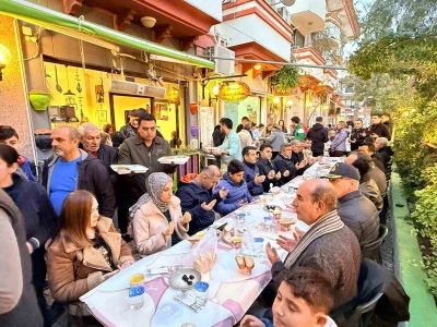 Dat&ccedil;a&rsquo;da 86. Sokak esnafından 400 kişilik iftar
