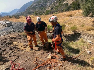 Datça’da kuyuya düşen köpek MAG-AME ekibince kurtarıldı
