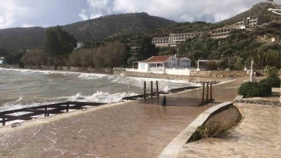 Datça’da sağanak yağış ve fırtına kurumlar teyakkuza geçirdi
