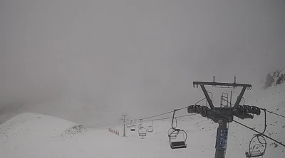 Davraz Kayak Merkezine mevsimin ilk karı düştü bazı noktalarda beyaza bürüdü
