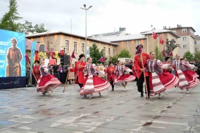 Dede Korkut Ş&ouml;lenleri&rsquo;nde halk dansları ve m&uuml;zik g&ouml;sterileri ilgi g&ouml;rd&uuml;
