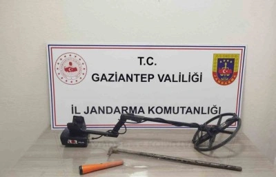 Define bulmak i&ccedil;in ka&ccedil;ak kazı yapan 2 şahıs su&ccedil;&uuml;st&uuml; yakalandı