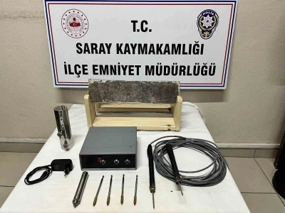 Defineciler, tarihi eser harita ile yakalandı
