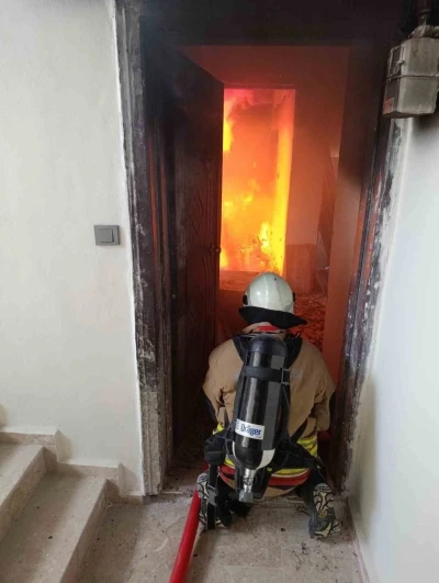 Defne’de apartman dairesinde yangın
