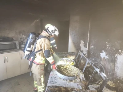 Defne&rsquo;de yanan ev kullanılmaz hale geldi
