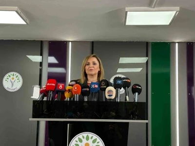 DEM Parti S&ouml;zc&uuml;s&uuml; Doğan: "İnsanlar barışa &ouml;ylesine saygı duyuyor ki bulundukları her yerden buna ses vermek istiyorlar"
