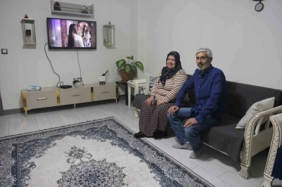 DEM partili milletvekilinin &lsquo;Şantiye şefi&rsquo; yakıştırmasını yaptığı Bakan Kurum&rsquo;a yuvasına kavuşan depremzedelerden destek
