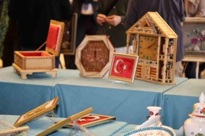 &lsquo;Demir Parmaklıklardan Tuvale, Değişimin ve Emeğin Resmi&rsquo; Sergisi
