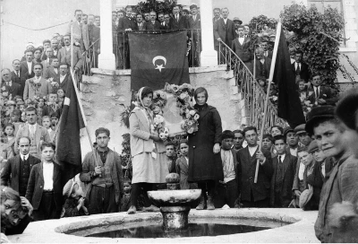 Demirci’de 97 yıl önceki cumhuriyet karesi yeniden canlandı
