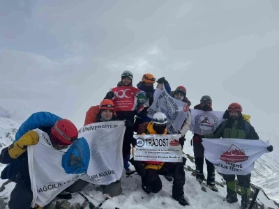 Demirkapı Tepesi&rsquo;ne kış zirve tırmanışı
