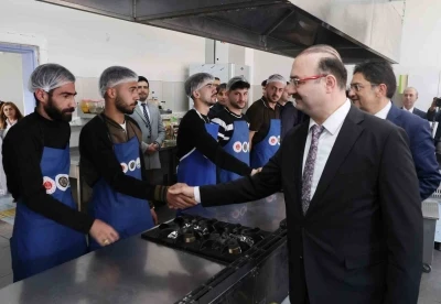 Denetimli serbestlik kapsamındaki 16 katılımcı, Atat&uuml;rk &Uuml;niversitesinde Gastronomi ve mutfak sanatları eğitimi alacak

