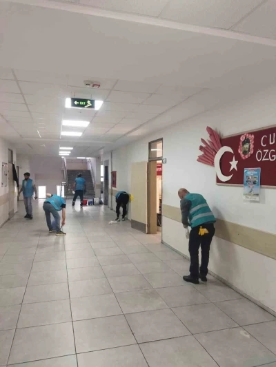 Denetimli serbestlik yükümlüleri, ara tatilde okulları yeniledi
