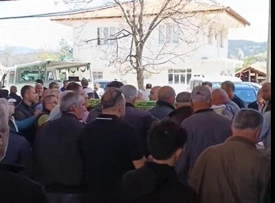Denetimli serbestlikteki arkadaşı tarafından &ouml;ld&uuml;r&uuml;len gurbet&ccedil;i son yolculuğuna uğurlandı
