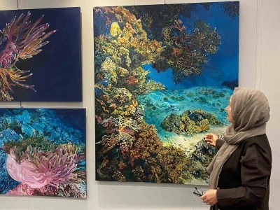 Deniz yaşamının enerjisini tuvale yansıttı
