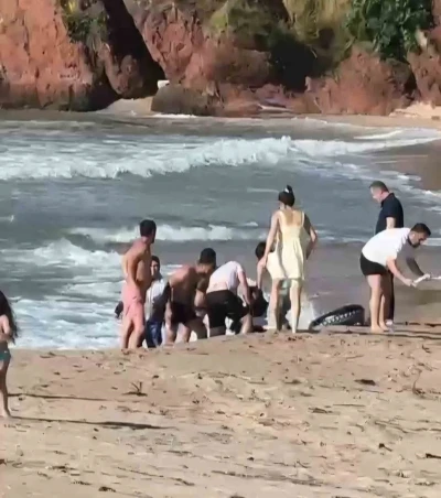 Denizde boğulma tehlikesi ge&ccedil;iren 2 kişi kurtarıldı

