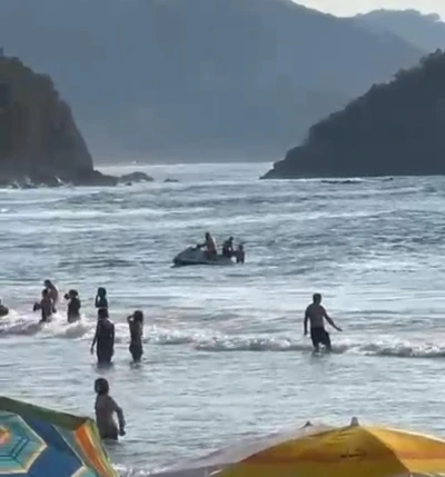 Denize giren vatandaş boğulmaktan son anda kurtarıldı
