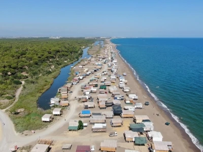 Denize sıfır 5 yıldızlı &ccedil;ardakların yerini halk plajları alıyor
