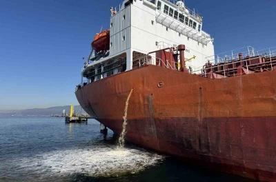 Denizi kirleten gemiye suçüstü
