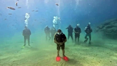 Denizin metrelerce dibinde namaz
