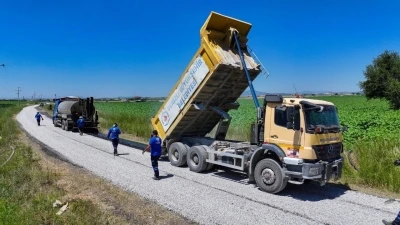 Denizli B&uuml;y&uuml;kşehir, Tavas&rsquo;ta 3 mahalleyi birbirine bağlayan yol ağını yeniliyor
