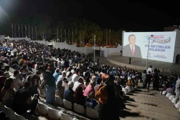 Denizli B&uuml;y&uuml;kşehrin Yaz Sinema G&uuml;nleri nostalji dolu bir akşam yaşattı
