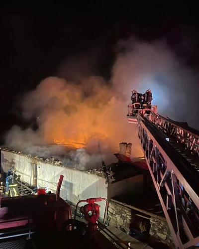 Denizli&rsquo;de alevler iş yerini kullanılamaz hale getirdi
